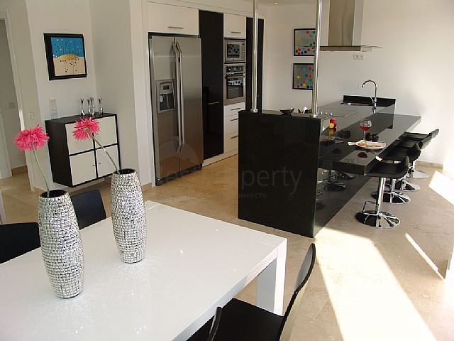 فيلات من الطراز الفاخر ضمن ارقى المجمعات في الانيا 