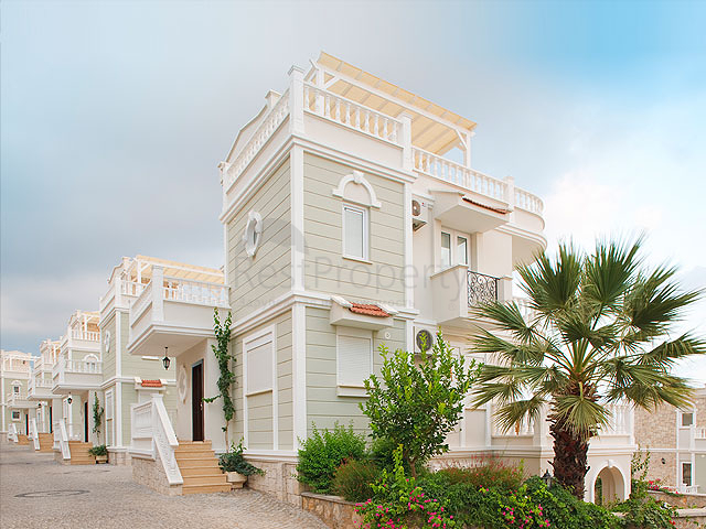 فيلات من الطراز الفاخر ضمن ارقى المجمعات في الانيا 