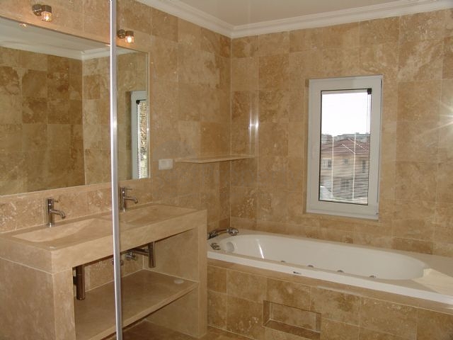 فيلات من الطراز الفاخر ضمن ارقى المجمعات في الانيا 