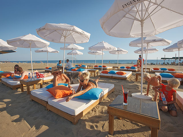 فيلات من الطراز الفاخر ضمن ارقى المجمعات في الانيا 