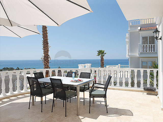 فيلات من الطراز الفاخر ضمن ارقى المجمعات في الانيا 