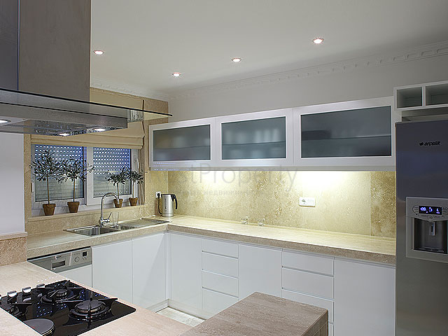 فيلات من الطراز الفاخر ضمن ارقى المجمعات في الانيا 