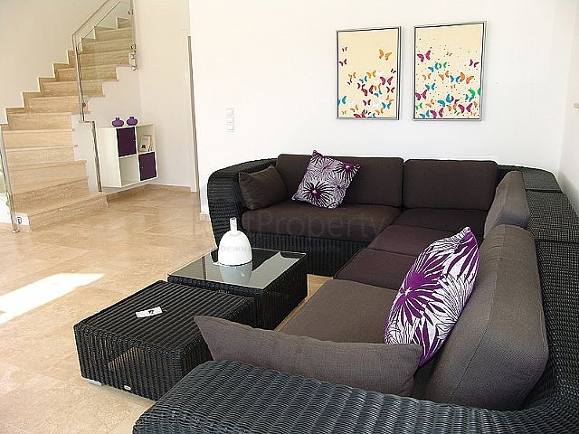 فيلات من الطراز الفاخر ضمن ارقى المجمعات في الانيا 