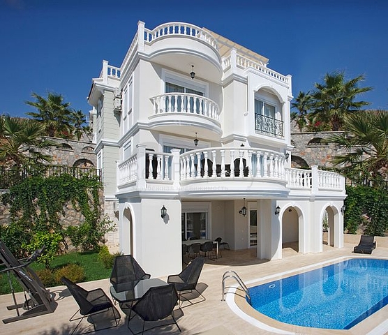 فيلات من الطراز الفاخر ضمن ارقى المجمعات في الانيا 