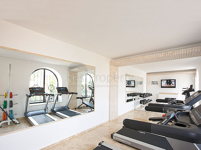 فيلات من الطراز الفاخر ضمن ارقى المجمعات في الانيا 