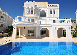 فيلات من الطراز الفاخر ضمن ارقى المجمعات في الانيا 