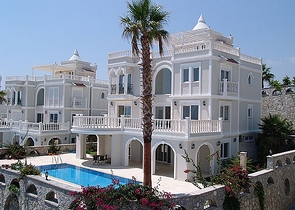 فيلات من الطراز الفاخر ضمن ارقى المجمعات في الانيا 