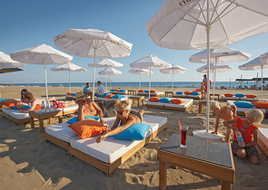 فيلات من الطراز الفاخر ضمن ارقى المجمعات في الانيا 