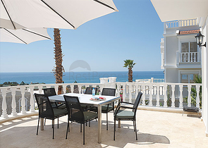 فيلات من الطراز الفاخر ضمن ارقى المجمعات في الانيا 