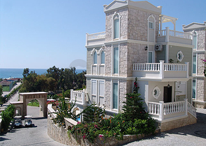 فيلات من الطراز الفاخر ضمن ارقى المجمعات في الانيا 