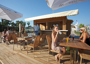 فيلات من الطراز الفاخر ضمن ارقى المجمعات في الانيا 