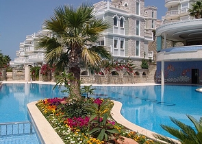 فيلات من الطراز الفاخر ضمن ارقى المجمعات في الانيا 