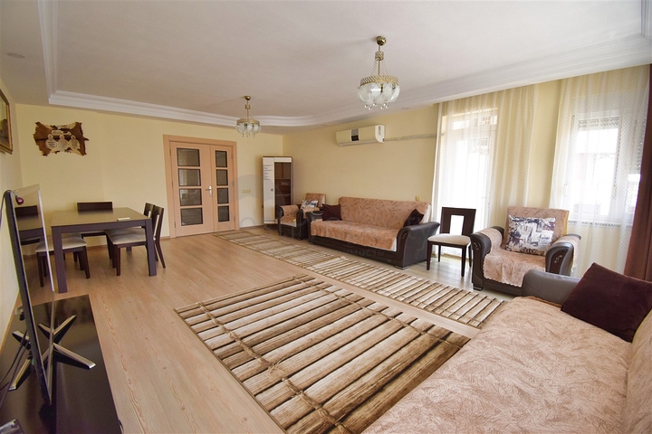 شقة دوبلكس 6 + 2 في وسط مدينة أنطاليا 