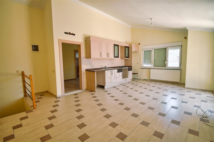 شقة دوبلكس 6 + 2 في وسط مدينة أنطاليا 