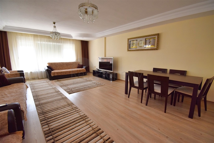 شقة دوبلكس 6 + 2 في وسط مدينة أنطاليا 