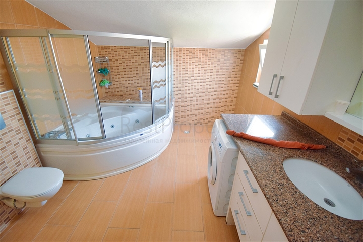 شقة دوبلكس 6 + 2 في وسط مدينة أنطاليا 