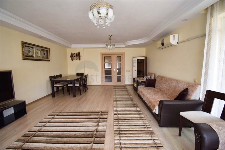 شقة دوبلكس 6 + 2 في وسط مدينة أنطاليا 