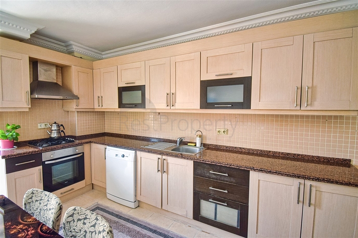 شقة دوبلكس 6 + 2 في وسط مدينة أنطاليا 