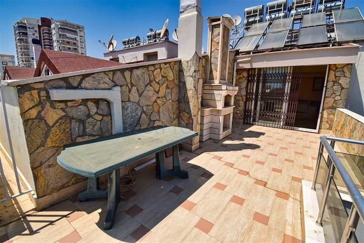 شقة دوبلكس 6 + 2 في وسط مدينة أنطاليا 