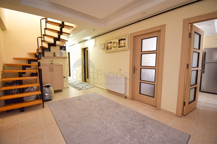 شقة دوبلكس 6 + 2 في وسط مدينة أنطاليا 