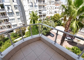 شقة دوبلكس 6 + 2 في وسط مدينة أنطاليا 