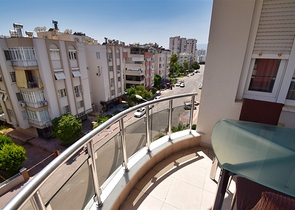 شقة دوبلكس 6 + 2 في وسط مدينة أنطاليا 