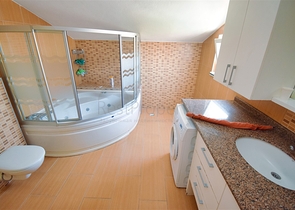 شقة دوبلكس 6 + 2 في وسط مدينة أنطاليا 