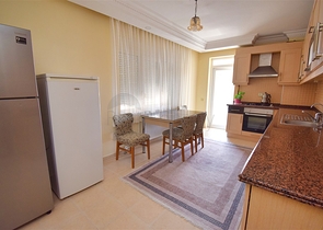 شقة دوبلكس 6 + 2 في وسط مدينة أنطاليا 