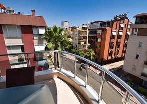 شقة دوبلكس 6 + 2 في وسط مدينة أنطاليا 