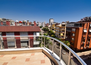 شقة دوبلكس 6 + 2 في وسط مدينة أنطاليا 