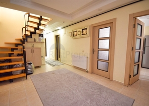 شقة دوبلكس 6 + 2 في وسط مدينة أنطاليا 