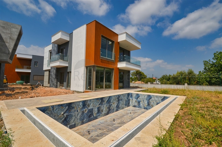 فلل 4 + 1 في دوشيميالتي-منطقة أنطاليا 