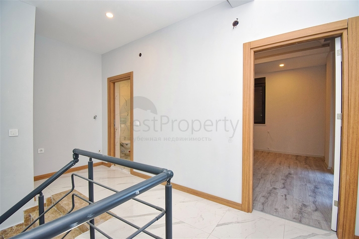 فيلا 3+2 في جيكبير-حي أنطاليا 