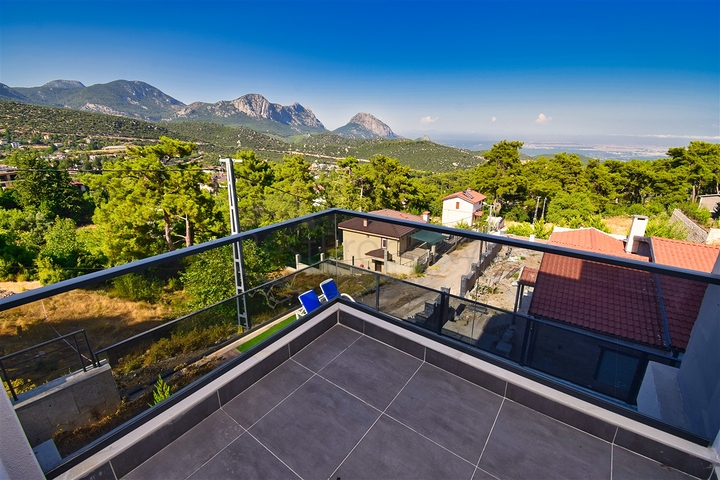 فيلا 3+2 في جيكبير-حي أنطاليا 