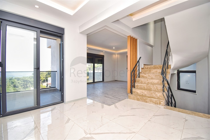 فيلا 3+2 في جيكبير-حي أنطاليا 