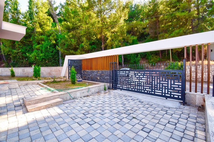 فيلا 3+2 في جيكبير-حي أنطاليا 