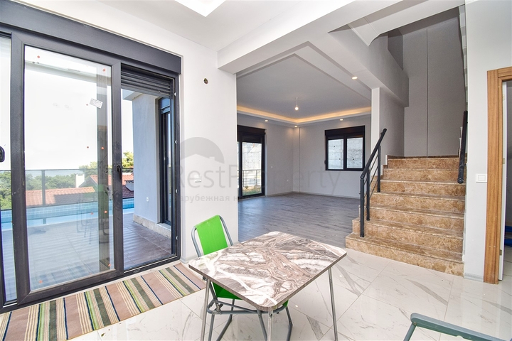 فيلا 3+2 في جيكبير-حي أنطاليا 