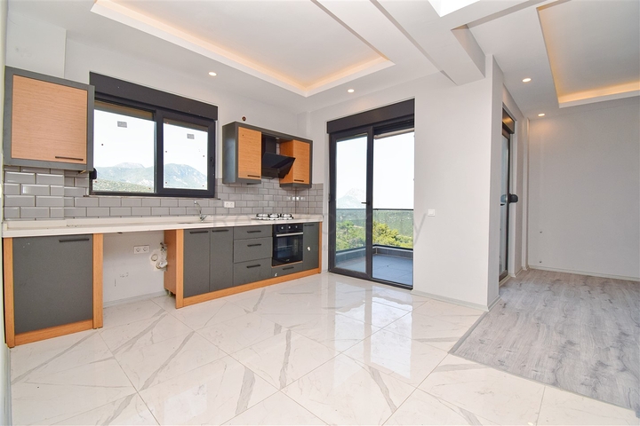 فيلا 3+2 في جيكبير-حي أنطاليا 