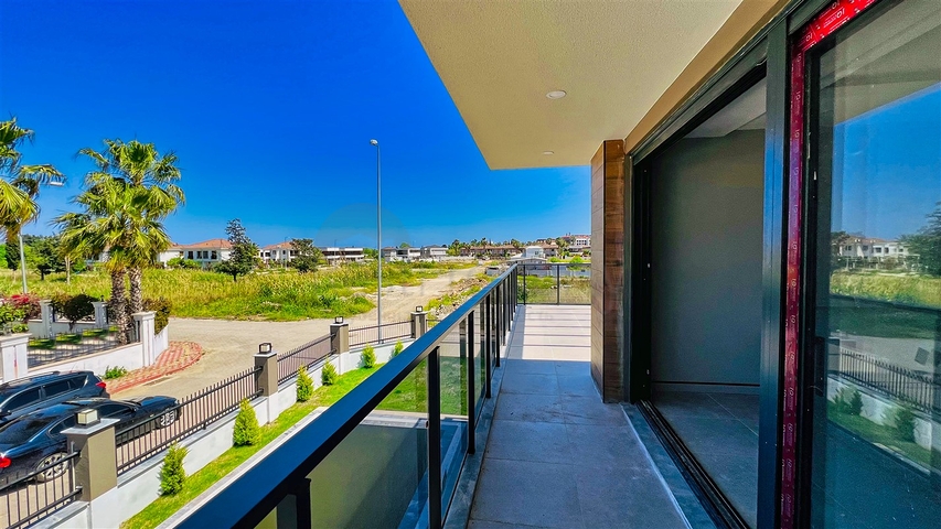 فيلا رائعة 4 + 1 في كيمير-منطقة أنطاليا 