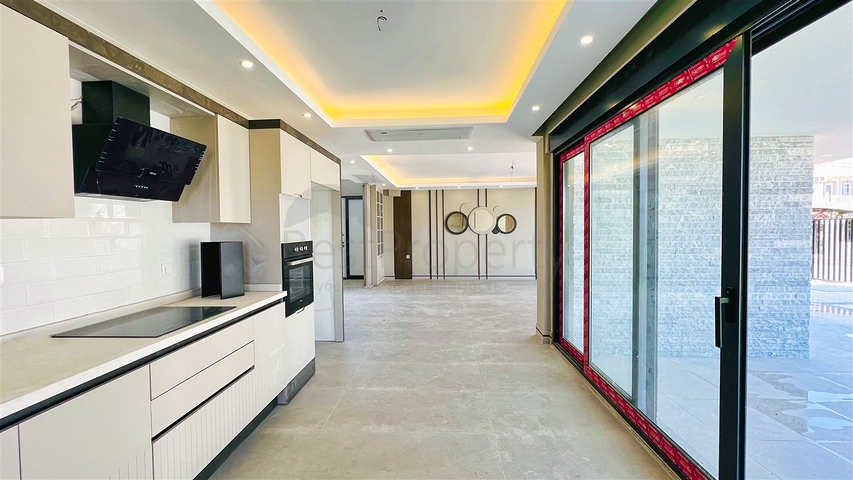 فيلا رائعة 4 + 1 في كيمير-منطقة أنطاليا 