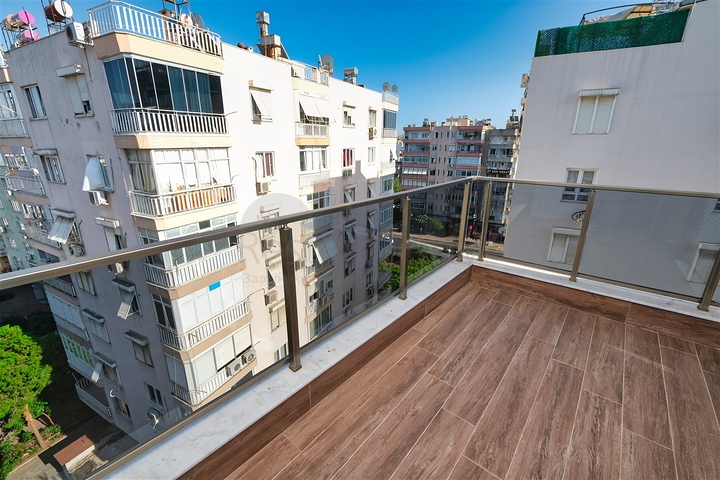 شقة دوبلكس 4 + 1 في وسط مدينة أنطاليا 