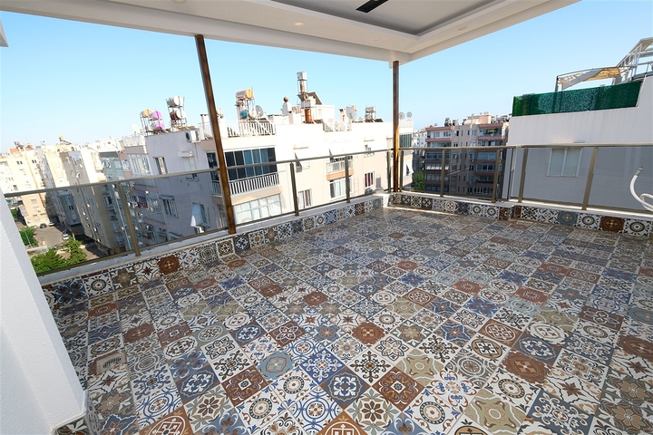 شقة دوبلكس 4 + 1 في وسط مدينة أنطاليا 