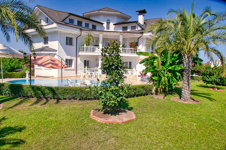 فيلا 7+1 في كيمير-منطقة أنطاليا 