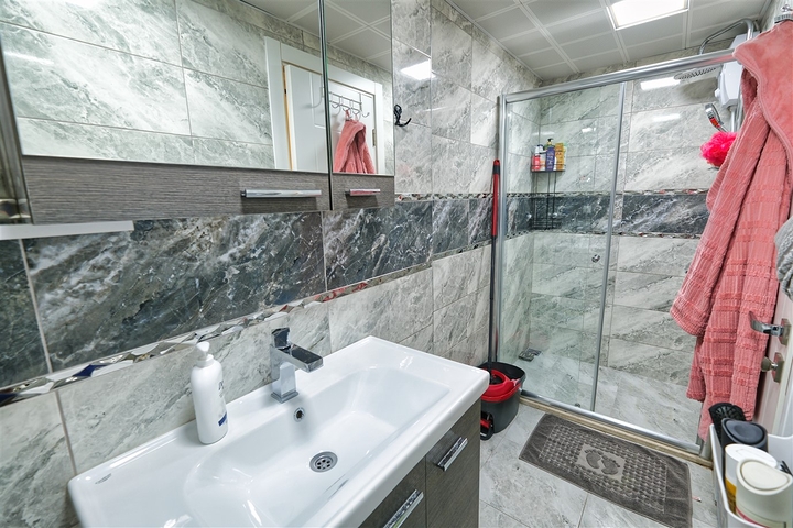 شقة 2 + 1 في حي إرمينيك أنطاليا 