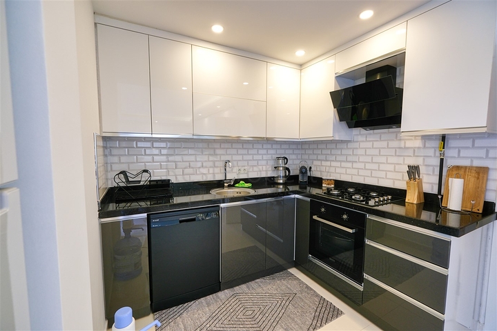 شقة 2 + 1 في حي إرمينيك أنطاليا 