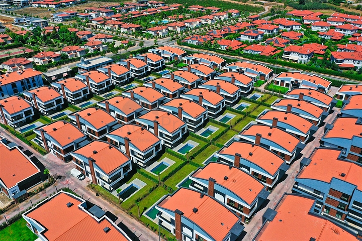 فيلات الدرجة الممتازة في دوشيميالتي أنطاليا 