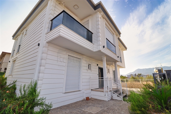 فيلا 5+1 في دوشيمالتي-منطقة أنطاليا 