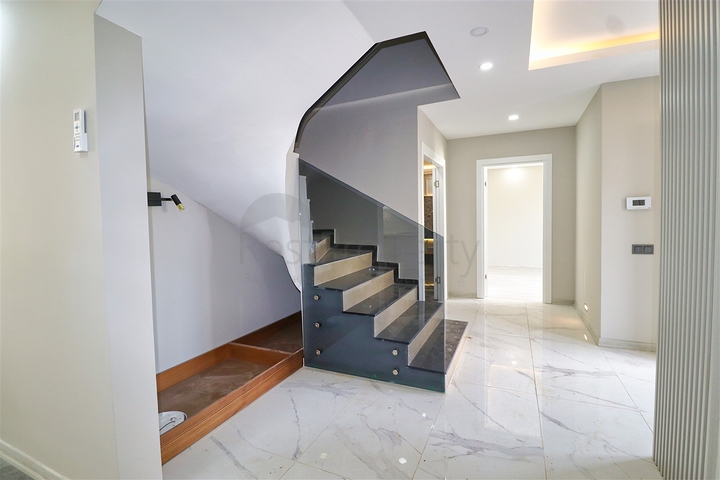 فيلا 5+1 في دوشيمالتي-منطقة أنطاليا 