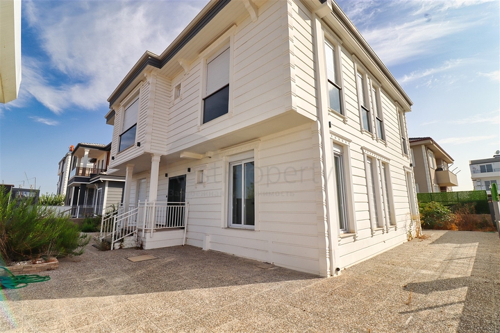 فيلا 5+1 في دوشيمالتي-منطقة أنطاليا 