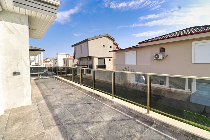 فيلا 5+1 في دوشيمالتي-منطقة أنطاليا 